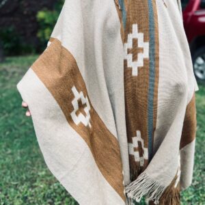 Poncho de Oveja Pampa Beige y Azulino